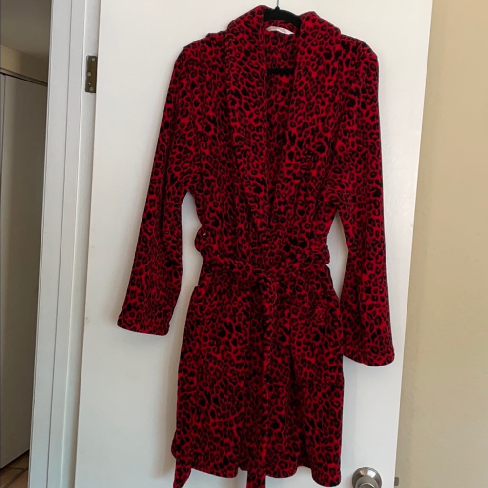 Cacique red and black leopard fleece robe